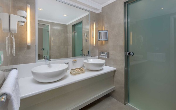 Executive Suite with Private Pool - Bathroom