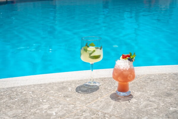 OAsis Pool Bar Drinks